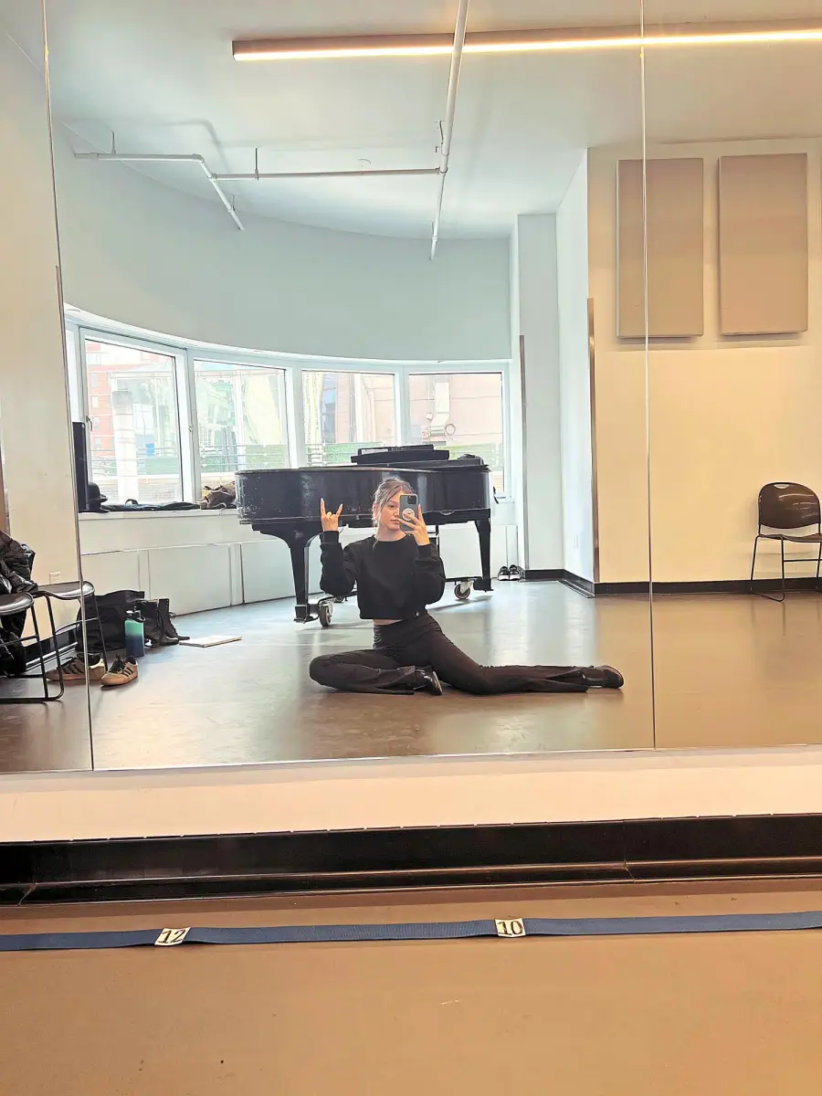 Olivia-Holt--Inside-a-Day-in-My-Life-444