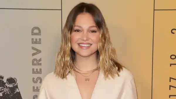 Olivia-Holt--Inside-a-Day-in-My-Life-450