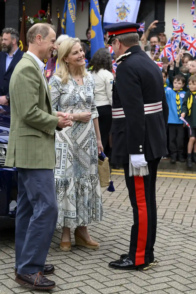 Prince William and Princess Kate Pop in Blue During Coronation Big Lunch: See Photos