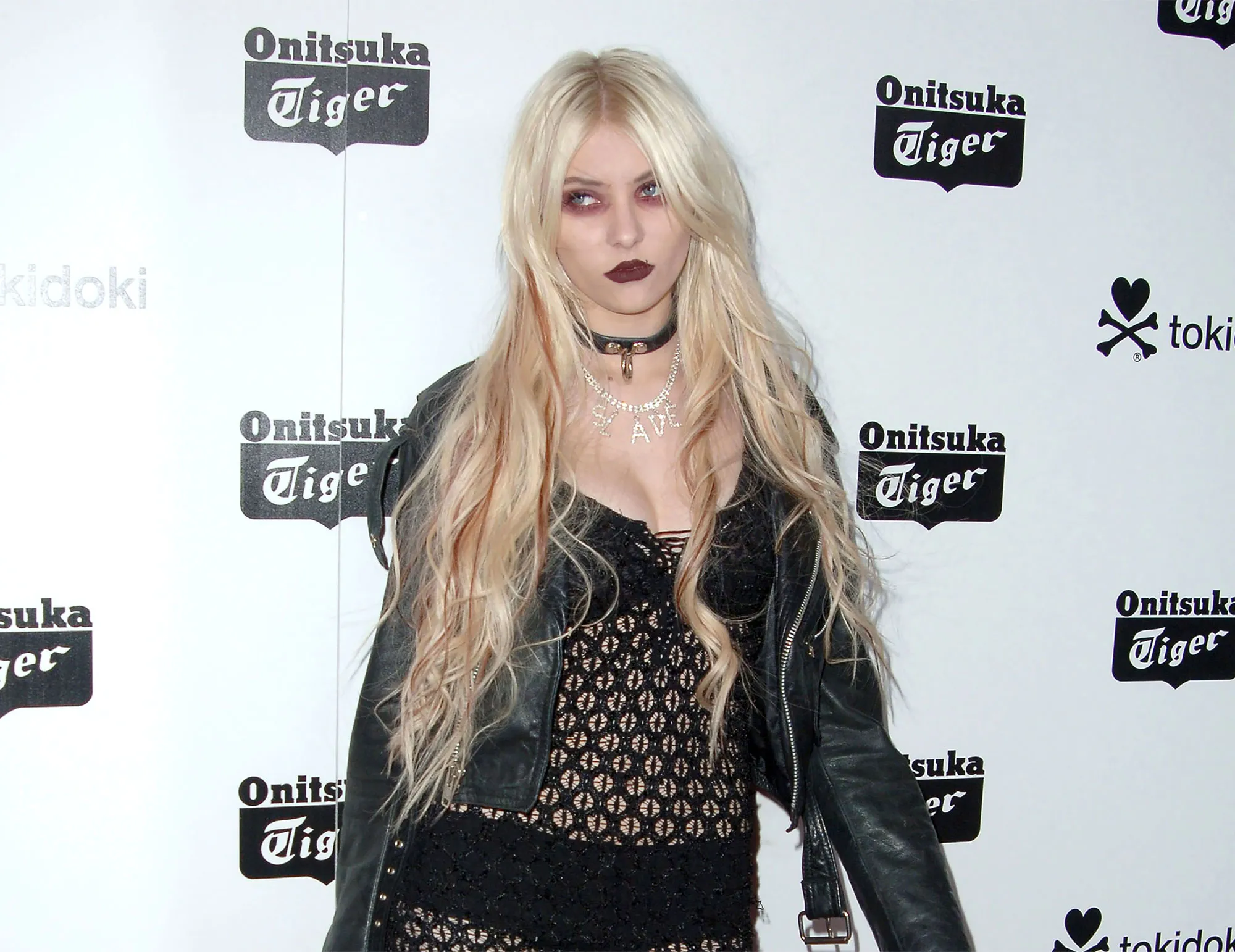 Report-Taylor-Momsen-Suspended-from-Gossip-Girl-Taylor-Momsen-2010