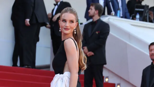 Rosie Huntington-Whiteley Nearly Avoids Wardrobe Malfunction