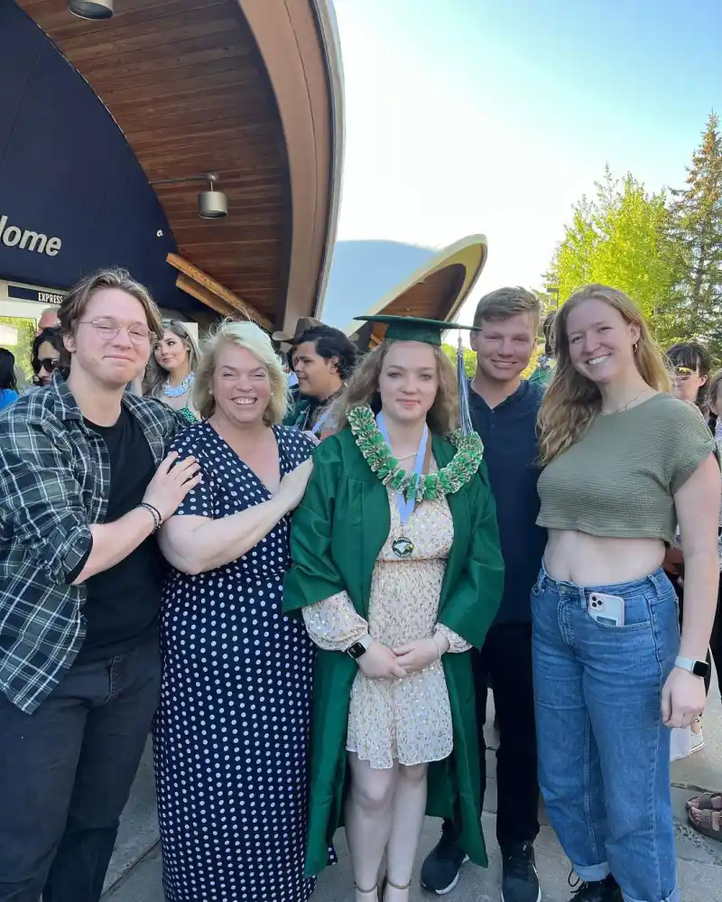 Sister Wives' Janelle Brown Reunites With Ex Kody Brown for Daughter Savanah's High School Graduation