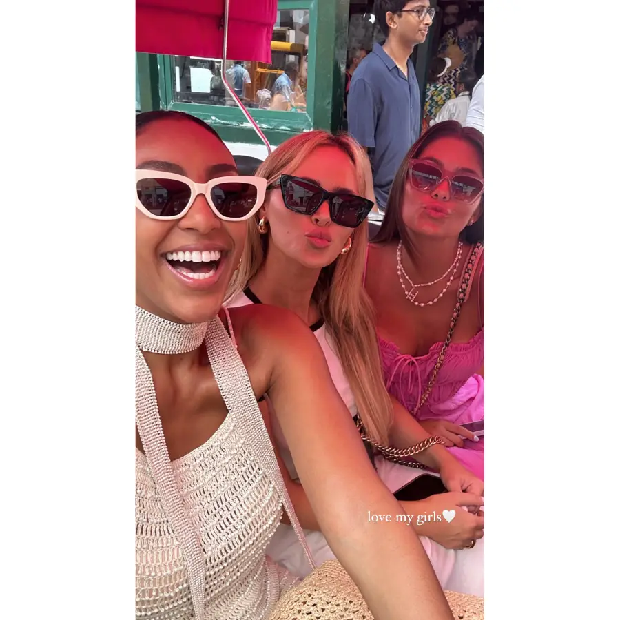 Tayshia Adams Hannah Ann Sluss and Amanda Stanton Arrive in Italy