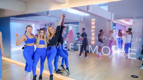 Veronika Dash, Alexa Luria and Montana Tucker (1)