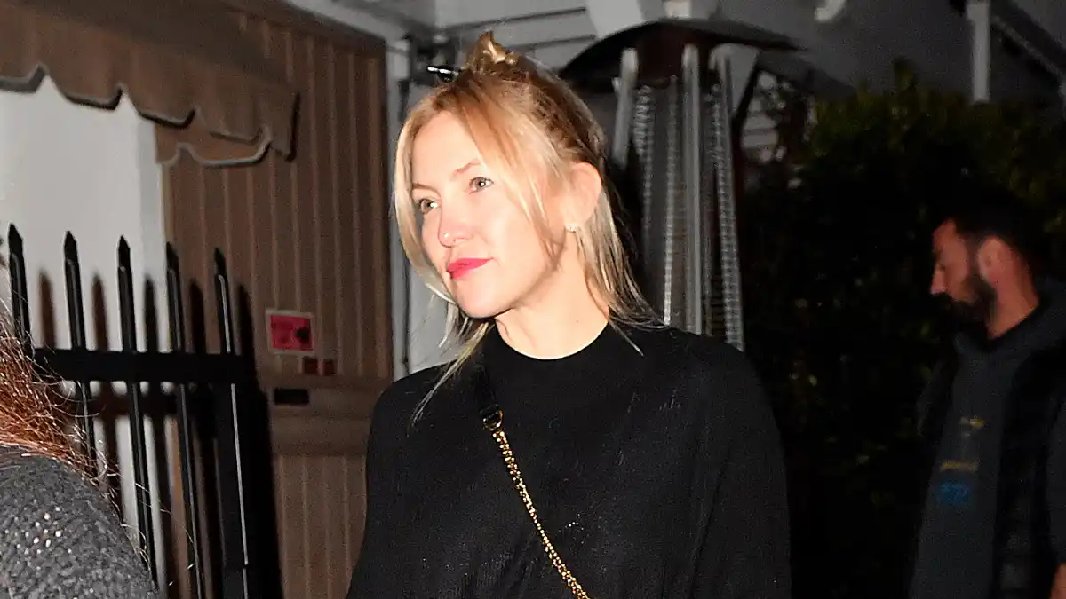 kate-hudson-black-dress