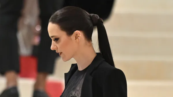 rachel-brosnahan-met-gala-hair