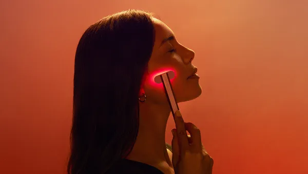 solawave-radiant-renewal-skincare-wand