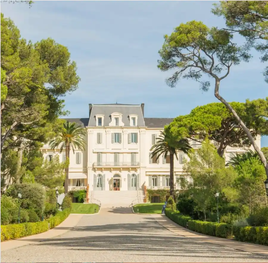 Buzzzz-o-Meter- Shaun White and Nina Dobrev-s Favorite Vegas Hotspot George and Amal Clooney-s Go-To Getaway and More