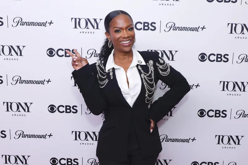 Celebs-Who-Had-Their-Dates-Sign-NDAs--Raven-Symone--Jack-Harlow-and-More-209 Kandi Burruss