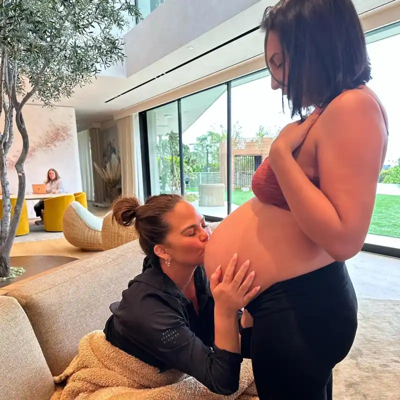 Chrissy Teigen Baby 2023 02 Surrogate