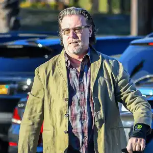 Dean-McDermott-Spotted-With-Moving-Boxes-Amid-Tori-Spelling-Drama-607