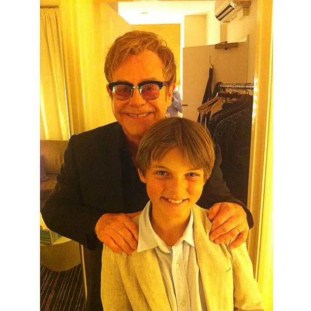 Elizabeth-Hurley-s-Sweetest-Moments-With-Her-Son-Damian-Over-the-Years--Photos-733