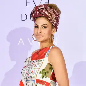 Eva Mendes Shaves Her Face
