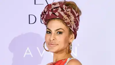 Eva Mendes Shaves Her Face