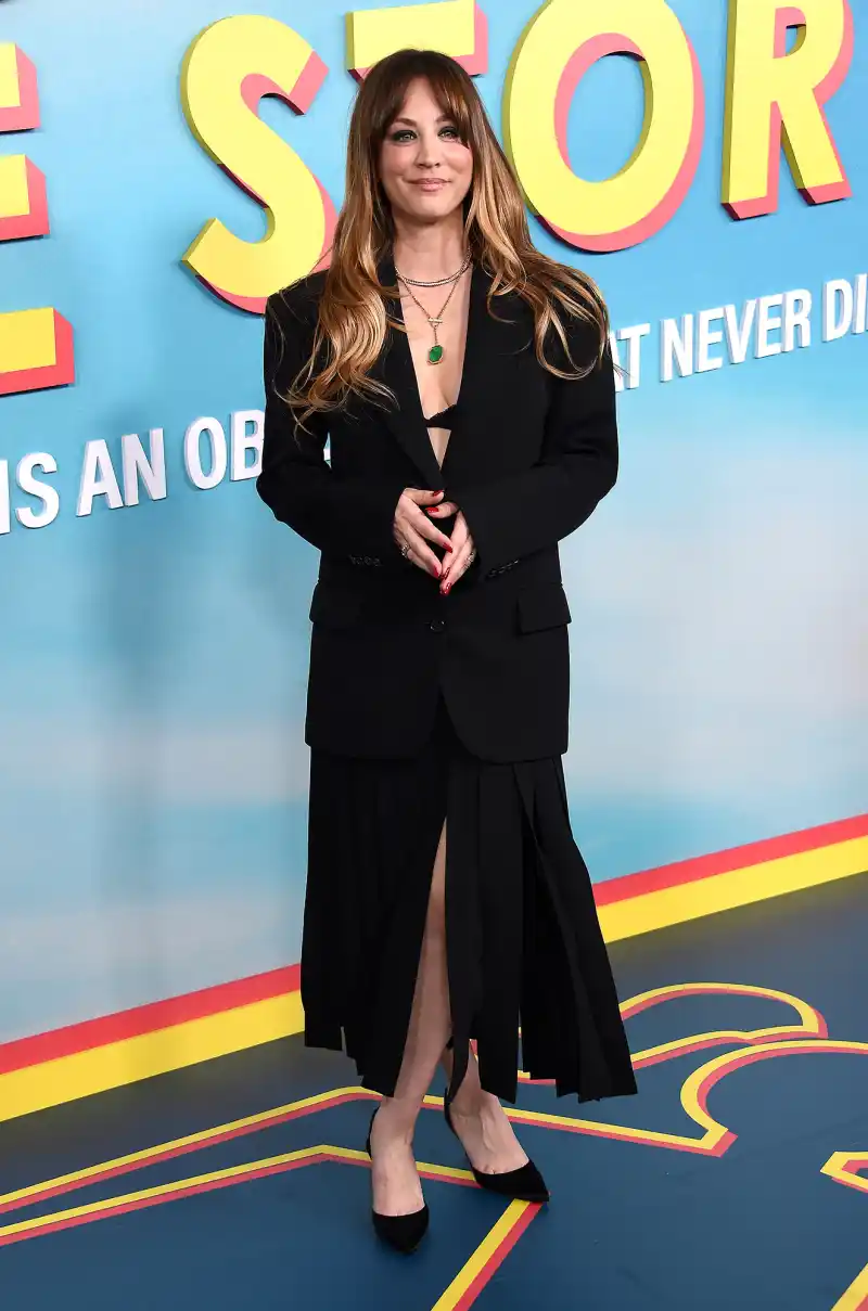 Kaley Cuoco Hot Pics