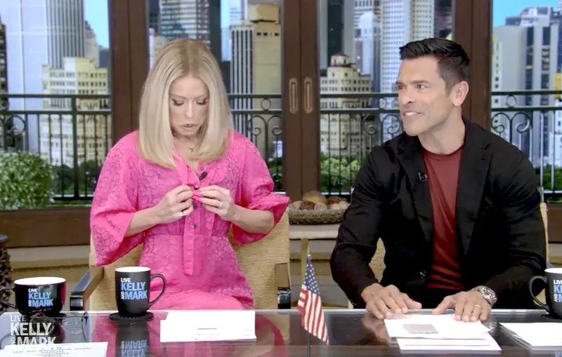 Kelly Ripa Wardrobe Malfunction on Live