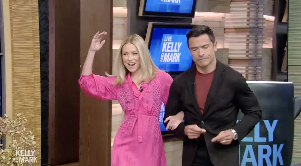 Kelly Ripa Wardrobe Malfunction on Live