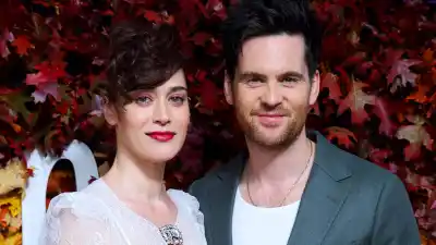 Lizzy Caplan and Tom Riley s Relationship Timeline- Inside Their Low-Key Romance-186