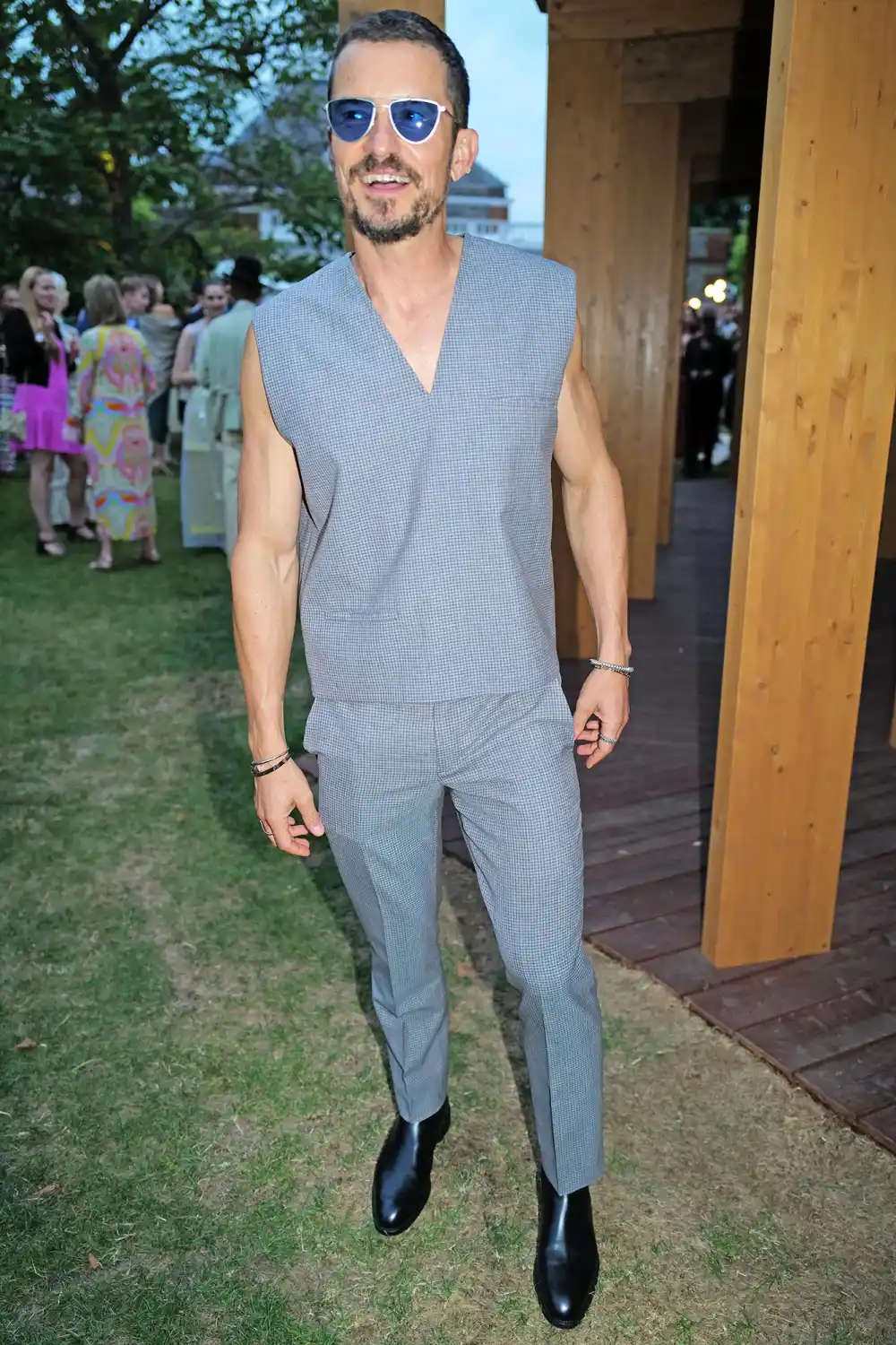 Orlando Bloom Looks Hunky in Gray 2