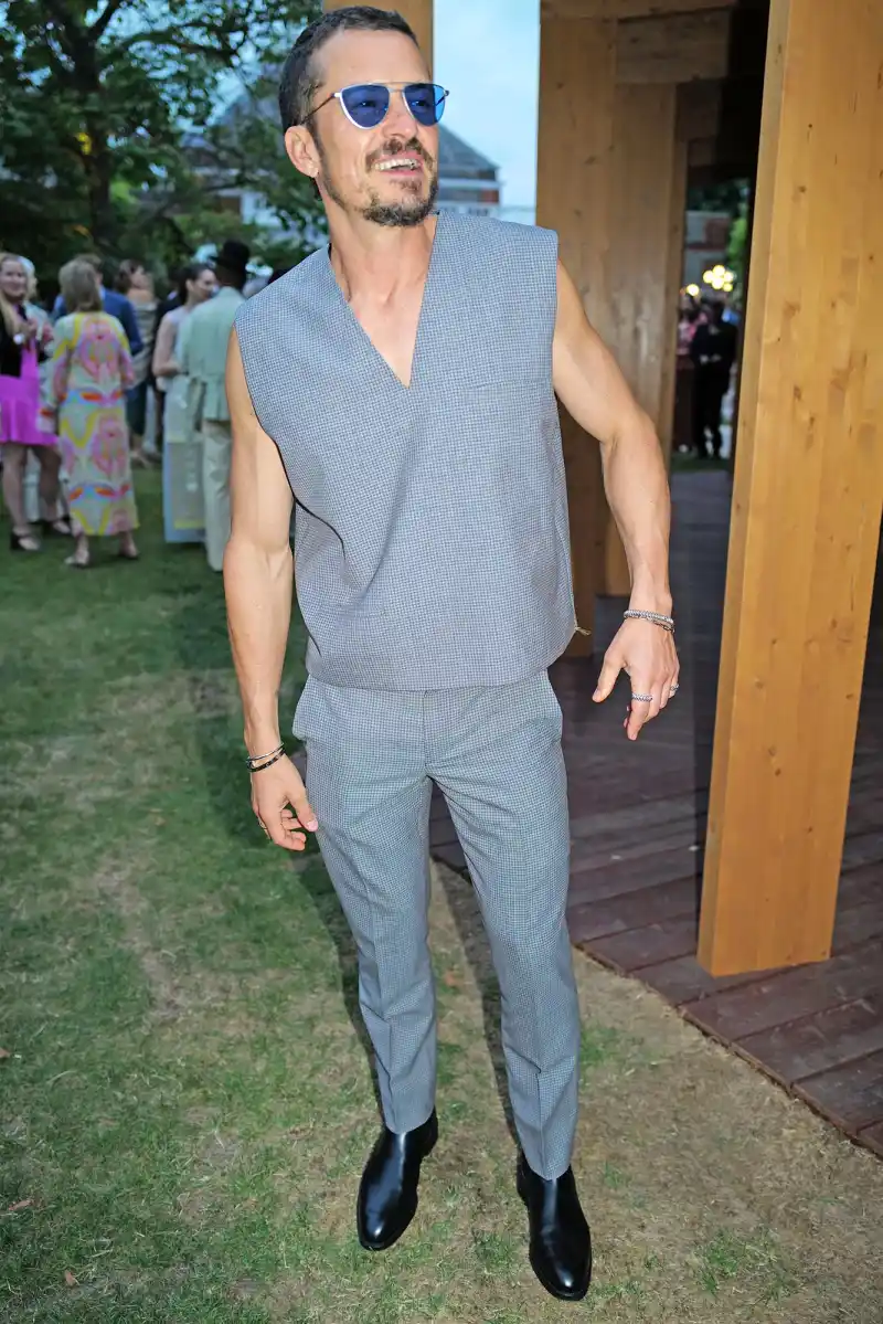 Orlando Bloom Looks Hunky in Gray