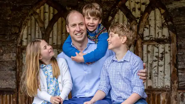 Prince William Poses With George, Charlotte, Louis for Father's Day Photo