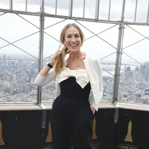 Sarah Jessica Parker Reveals Why Carrie Bradshaw Never Rocks a Manicure: ‘Futile’ and ‘an Obstacle