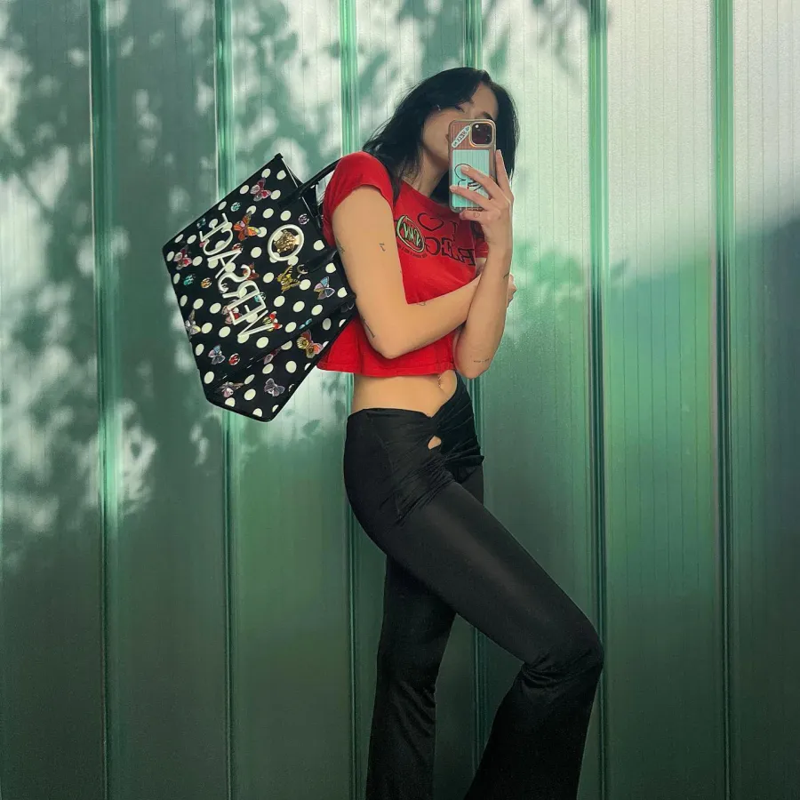 See-Stars-Slay-Low-Rise-Jeans--Kendall-Jenner--Rihanna--Emily-Ratajkowski--More-492 Dua Lipa