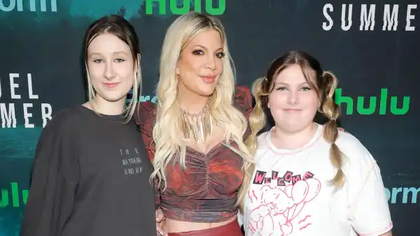 Tori-Spelling-Has-Girl-s-Night-Out-With-Daughters-Stella-and-Hattie-at--Cruel-Summer--Premiere--Photo-224