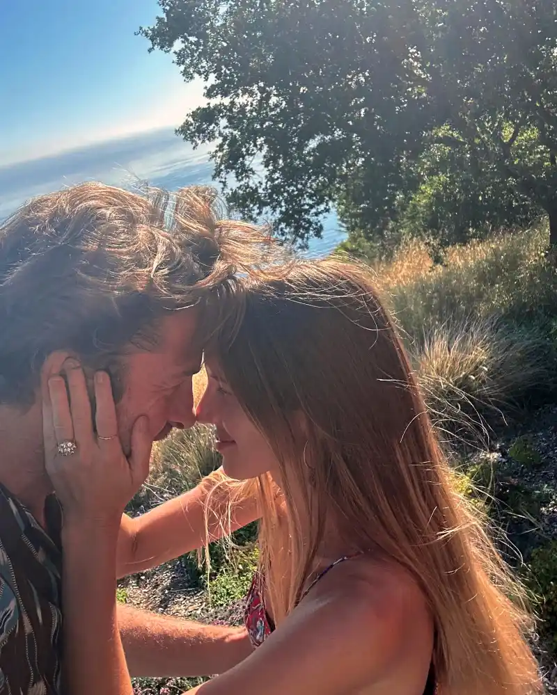 You's Scott Speedman Is Engaged to Girlfriend Lindsay Rae Hofmann