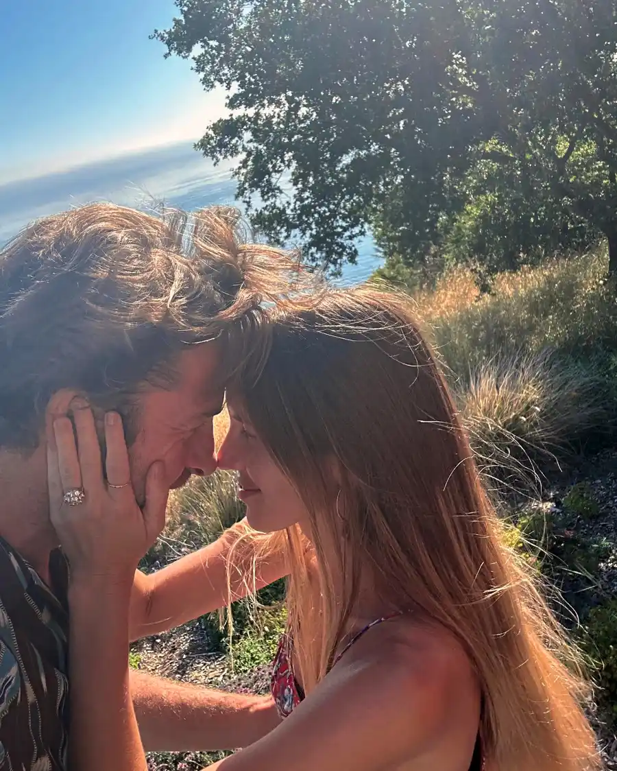 You's Scott Speedman Is Engaged to Girlfriend Lindsay Rae Hofmann