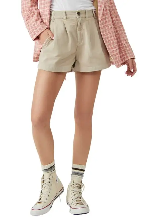 Free People Billie Front Pleat Chino Shorts in Almond Milk at Nordstrom, Size 2