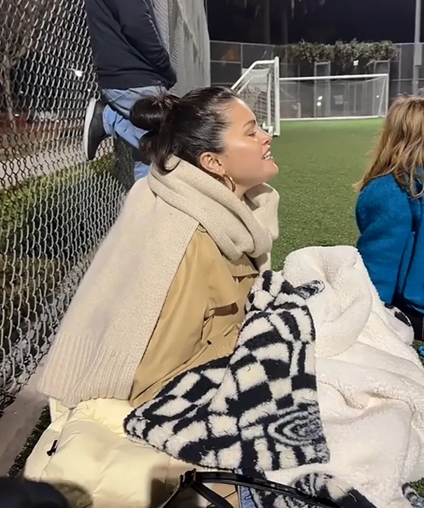 1 Way to Find Love! Selena Gomez Shouts &lsquo;I&rsquo;m Single&rsquo; During Soccer Match