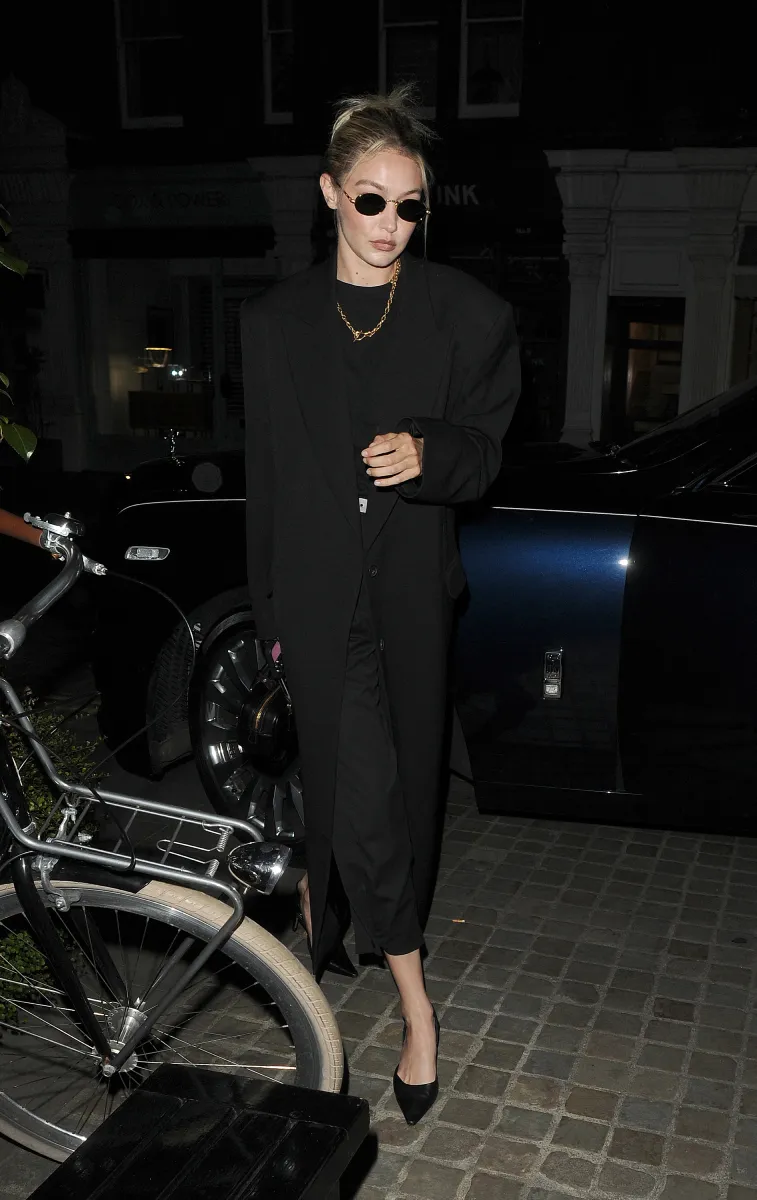 gigi-hadid-oval-sunglasses-1