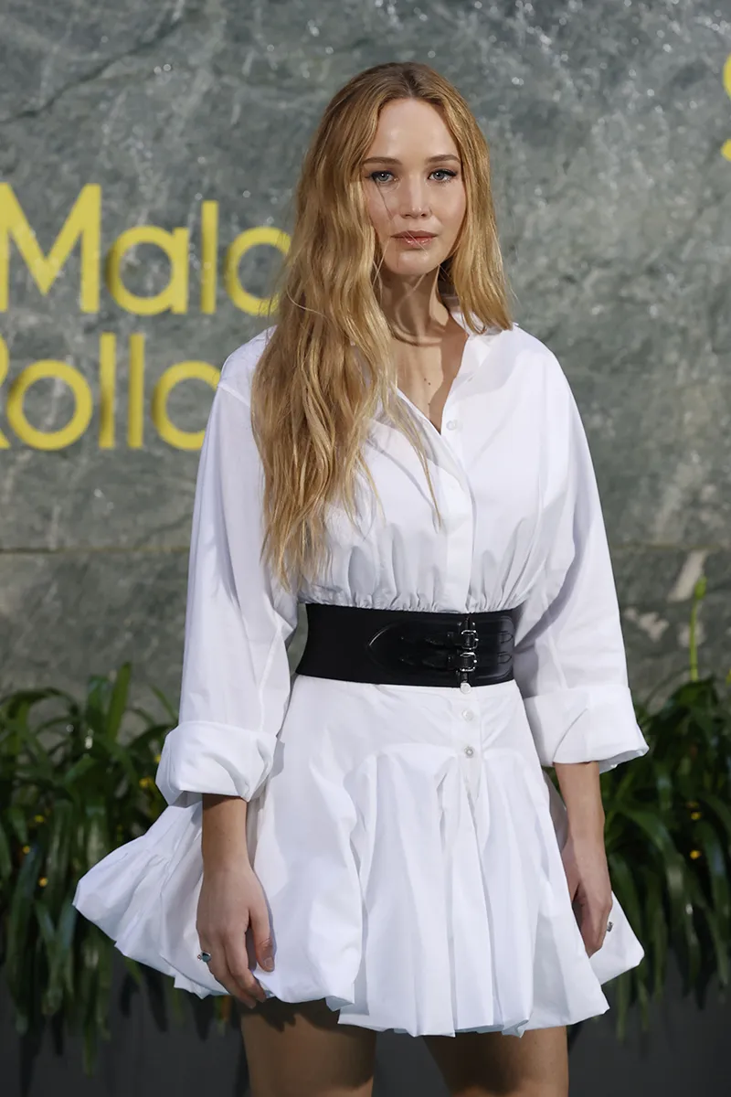 jennifer-lawrence-shirtdress-belt-portrait