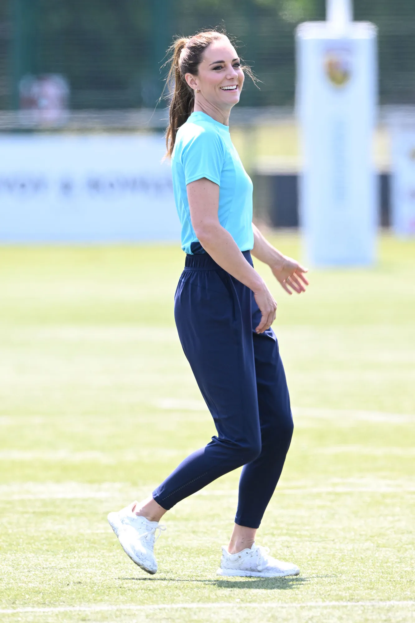 kate-middleton-navy-joggers.