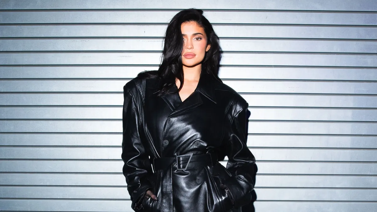 kylie-jenner-gold-ballet-flats