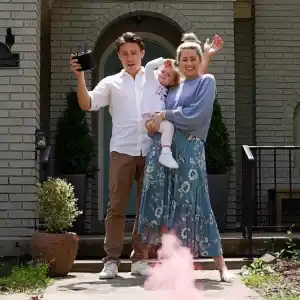 Pregnant 'Bachelor' Alum Lesley Murphy Uses Drone to Reveal Sex of Baby