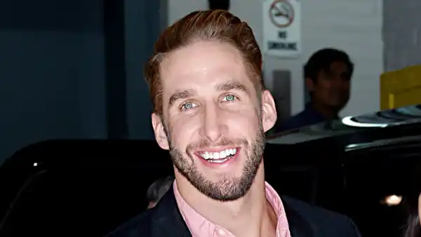 Bachelorette's Shawn Booth Announces He's Going to Be a Dad