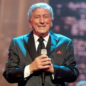 Celebrities Mourn Tony Bennett Death