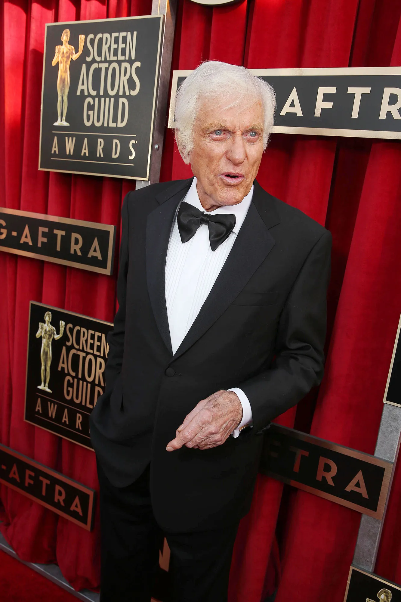 Dick Van Dyke “Fine” After Car Catches Fire: Picture