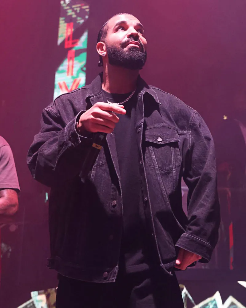 Drake Reacts to Another Bra Being Thrown