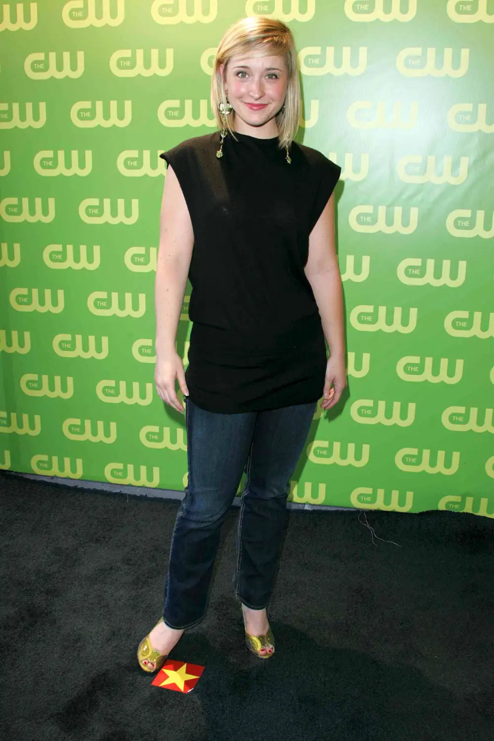 Feature Smallville Alum Allison Mack Released From Jail Following Prison Sentence for Role in Sex Cult NXIVM