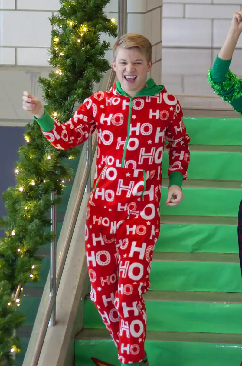 HSMTMTS Cast s Dating History Joshua Bassett Olivia Rodrigo and More Stars Love Lives 273