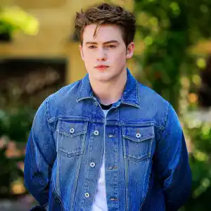 Heartstopper s Kit Connor Recalls Coming Out as Bisexual After Being Accused of Queerbaiting 382