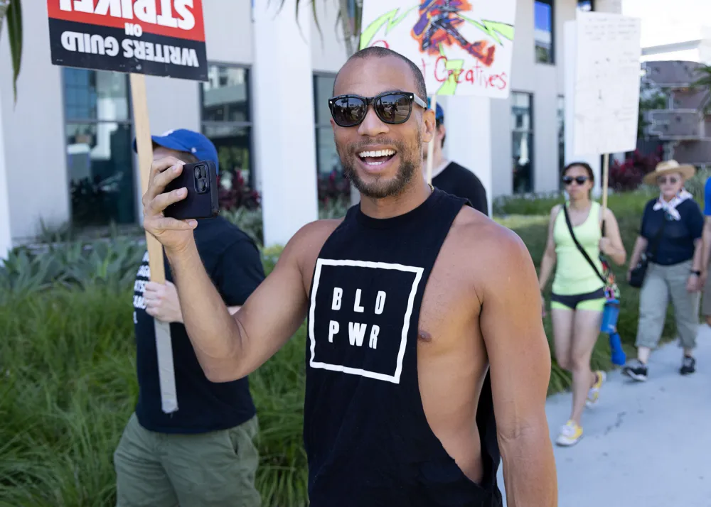 &lsquo;Insecure&rsquo; Alum Kendrick Sampson Received 50 Residual Checks Totaling Just $86