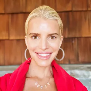 JEssica Simpson Makeup Free Selfie