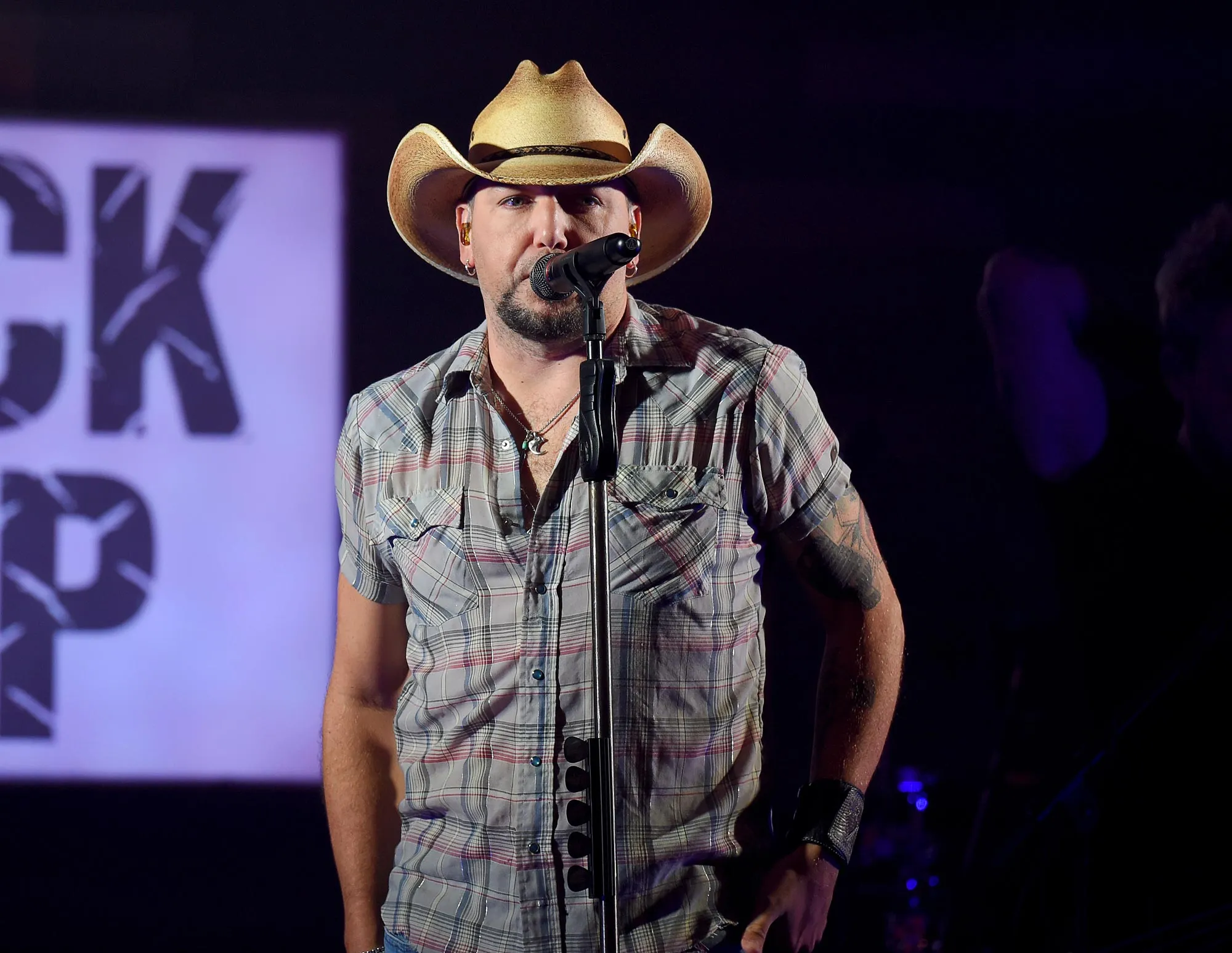 Jason Aldean s Most Controversial Moments Cheating Scandal Try That in a Small Town Drama More 330