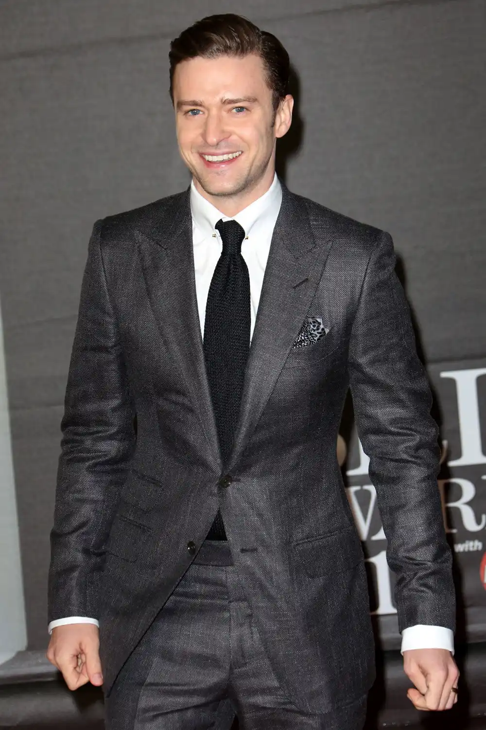 Justin Timberlake Join&rsquo;s Saturday Night Live&rsquo;s Five-Timers Club, Hangs With Steve Martin, Tom Hanks, Alec Baldwin and More!