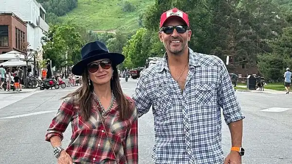 Kyle Richards and Mauricio Umansky Pose Together for 4th of July Family Photo Amid Separation