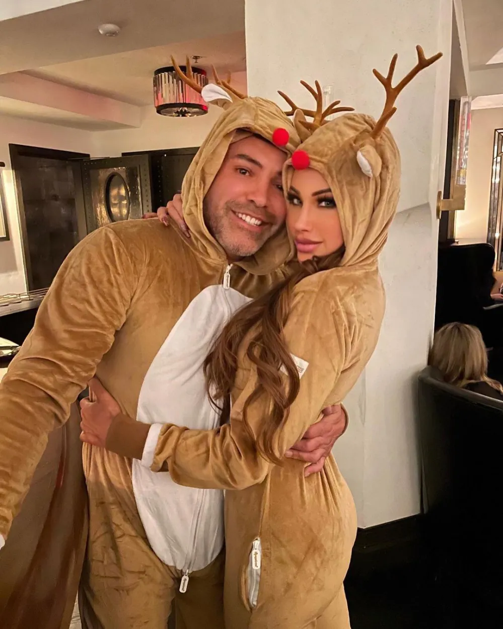 Oscar De La Hoya and Girlfriend Holly Sonders&rsquo; Relationship Timeline